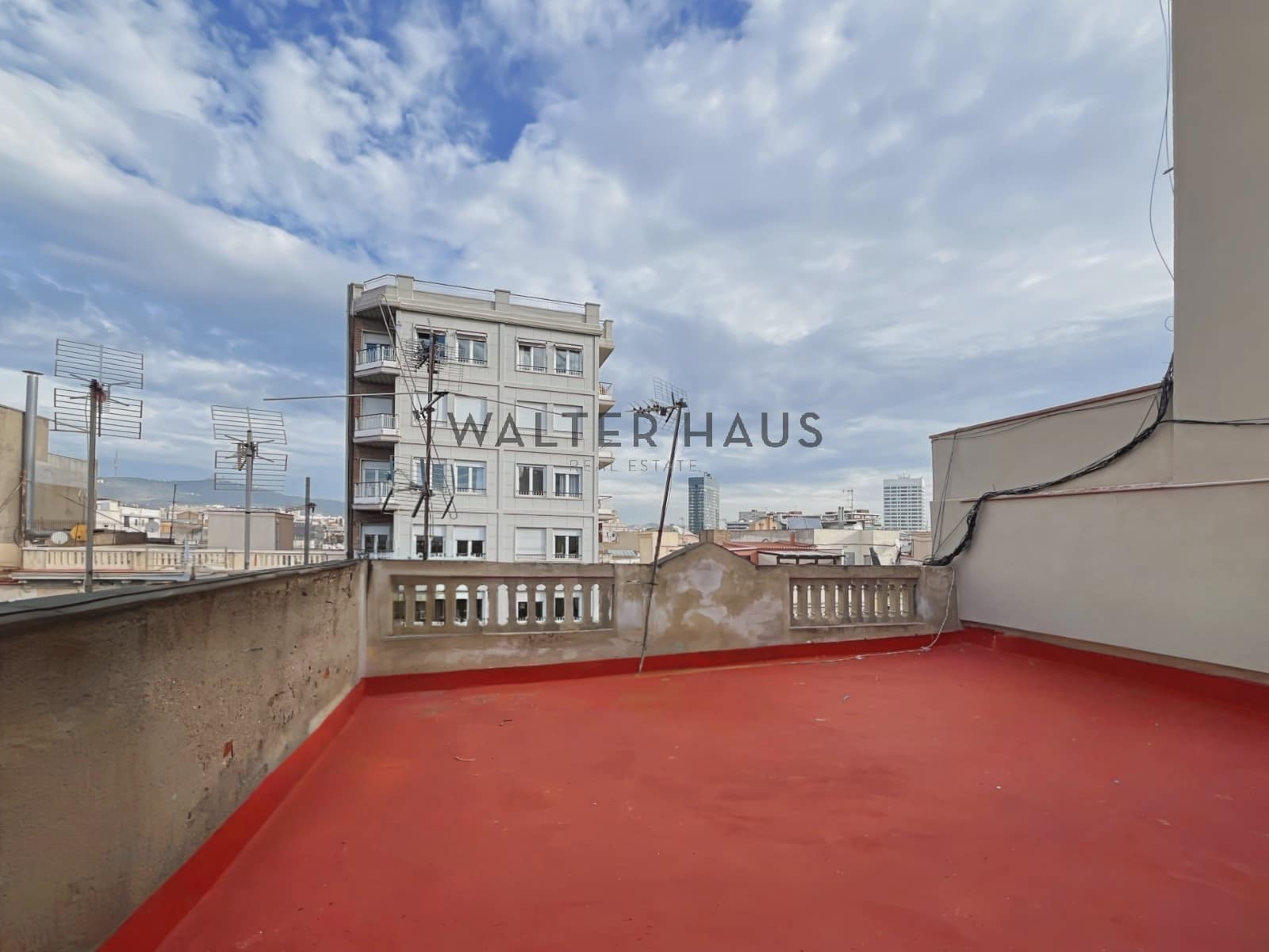 2 bedroom Penthouse for rent in Barcelona city - € 1,350 (Ref: 8560547)