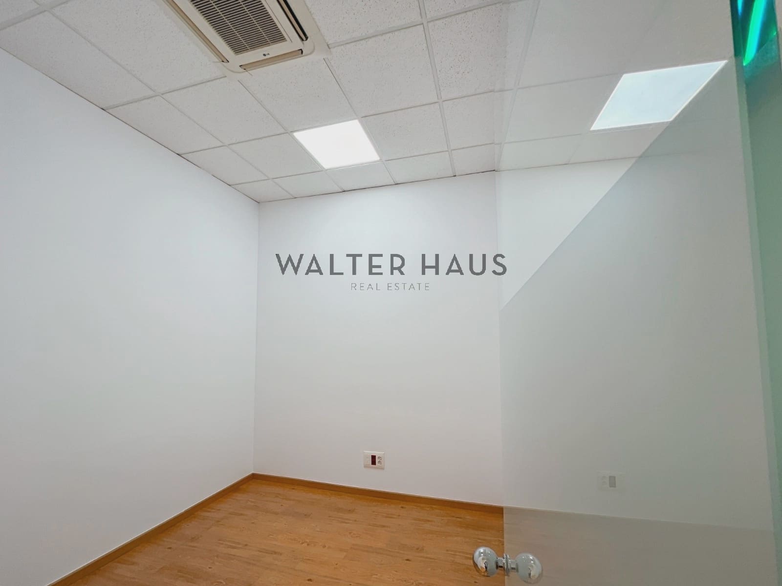 4 soveværelse Kontor til leje i Barcelona by - € 4.647 (Ref: 8560551)