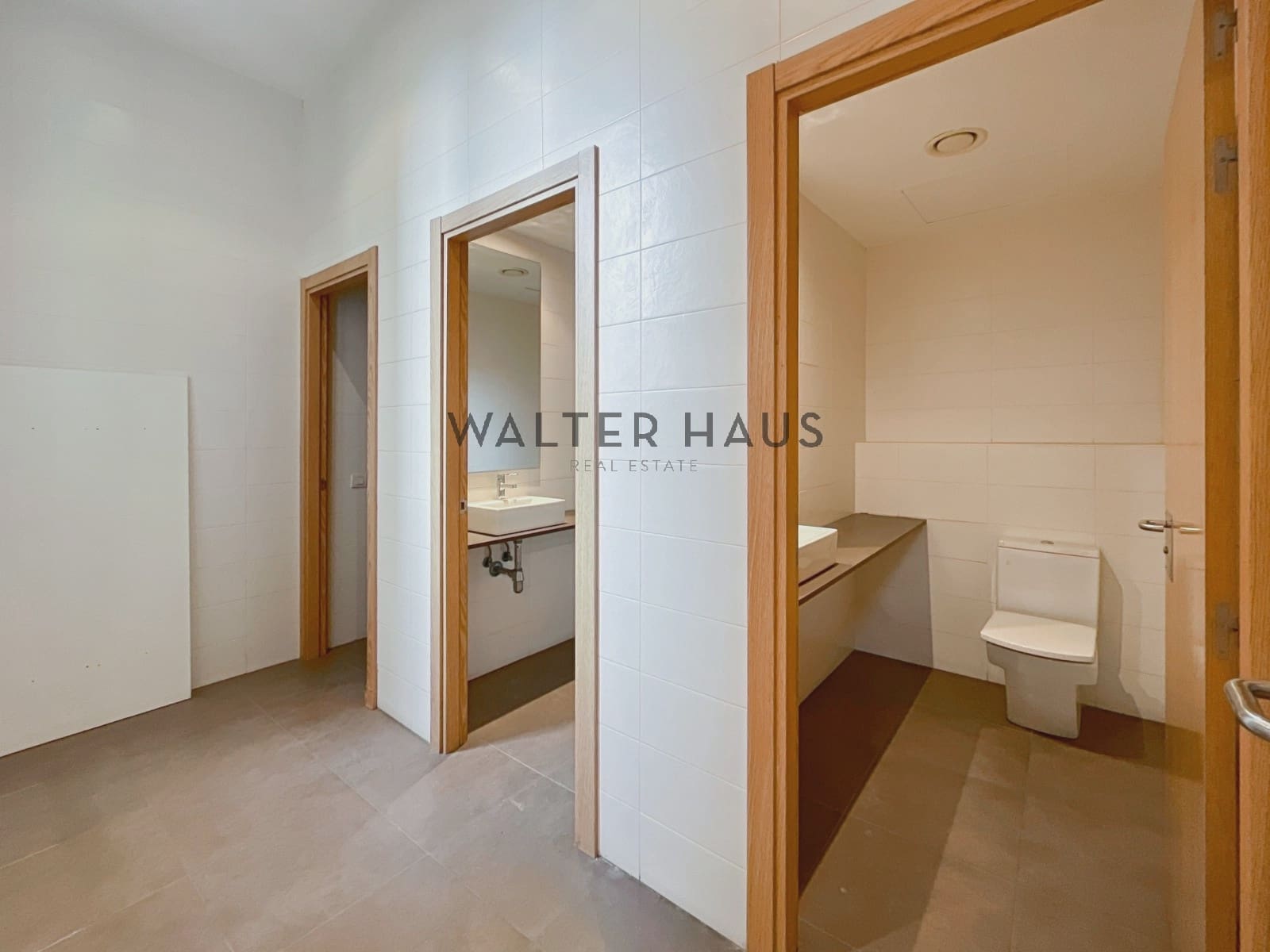 4 soveværelse Kontor til leje i Barcelona by - € 4.647 (Ref: 8560551)