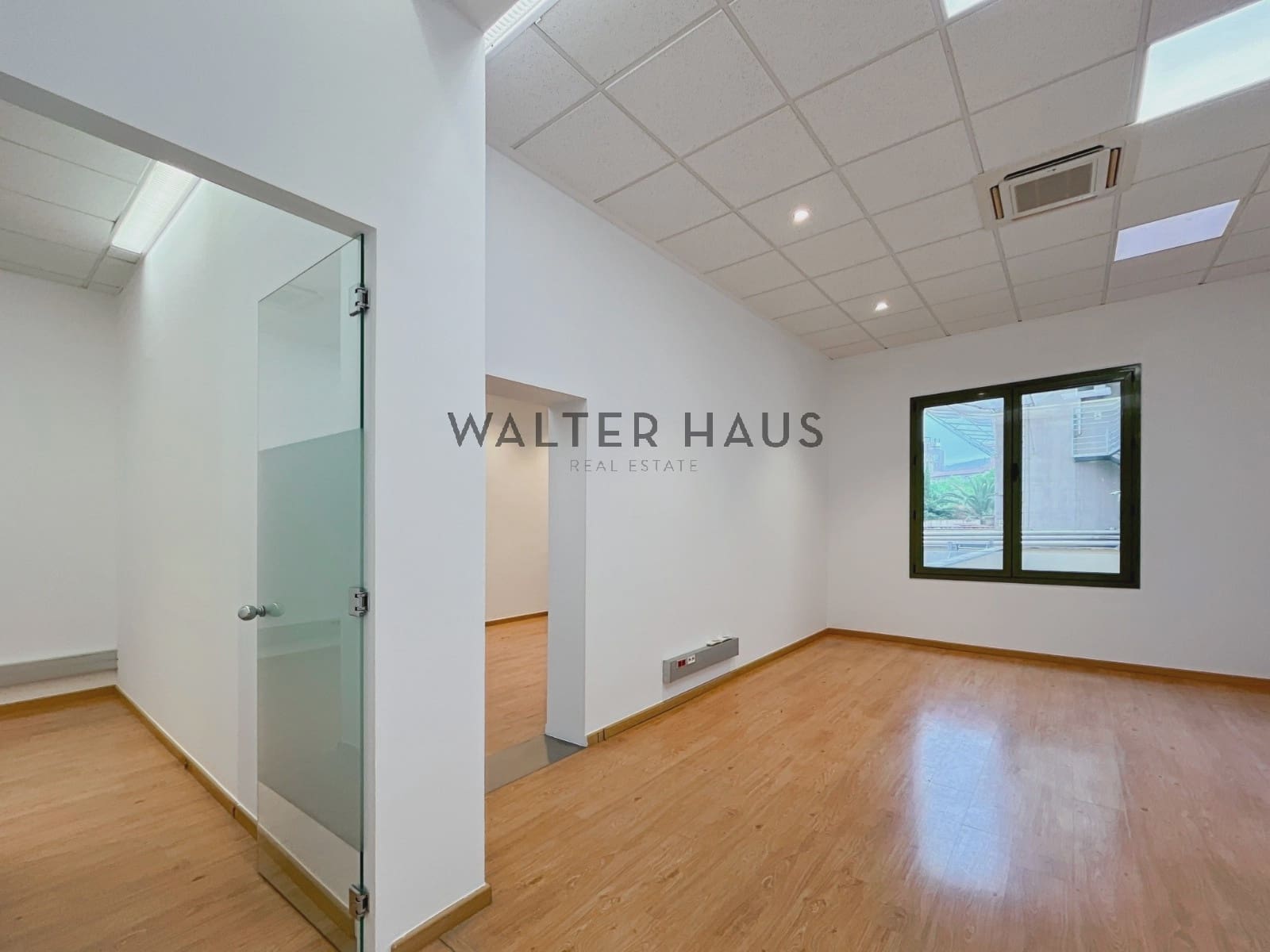 4 soveværelse Kontor til leje i Barcelona by - € 4.647 (Ref: 8560551)