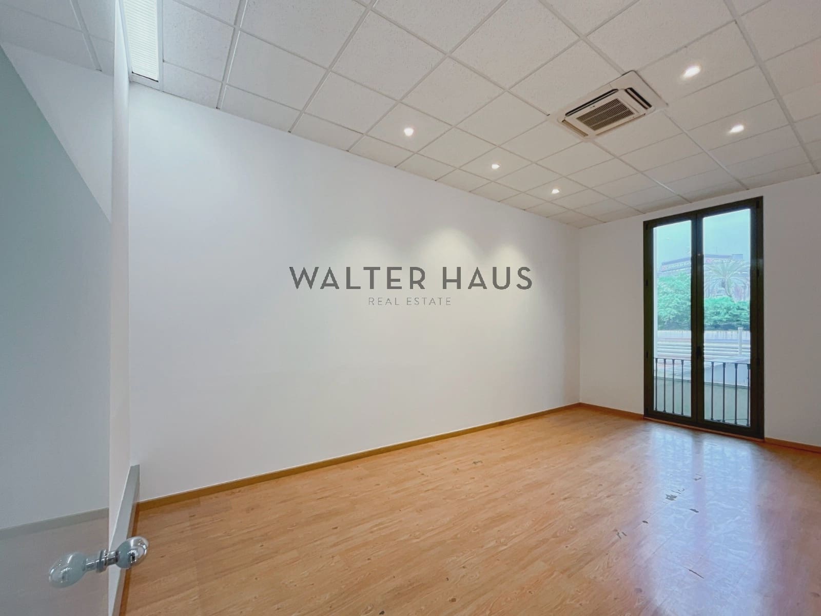 4 soveværelse Kontor til leje i Barcelona by - € 4.647 (Ref: 8560551)