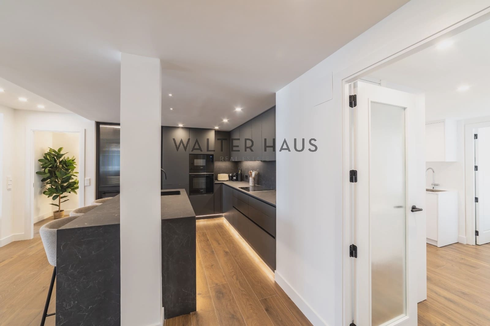 4 quarto Apartamento para arrendar em Madrid cidade com piscina - 6 500 € (Ref: 8613928)