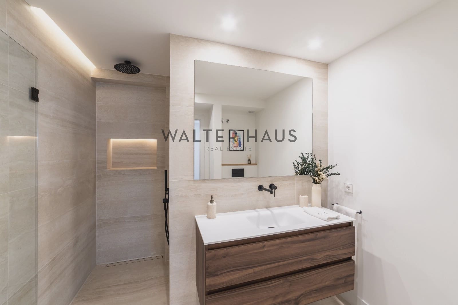 4 quarto Apartamento para arrendar em Madrid cidade com piscina - 6 500 € (Ref: 8613928)