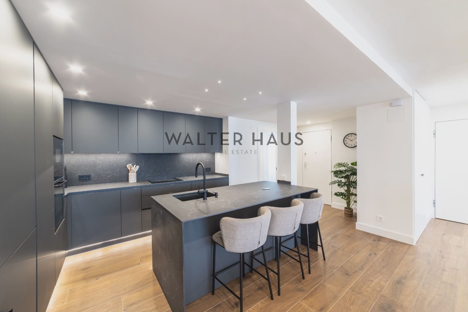 4 quarto Apartamento para arrendar em Madrid cidade com piscina - 6 500 € (Ref: 8613928)