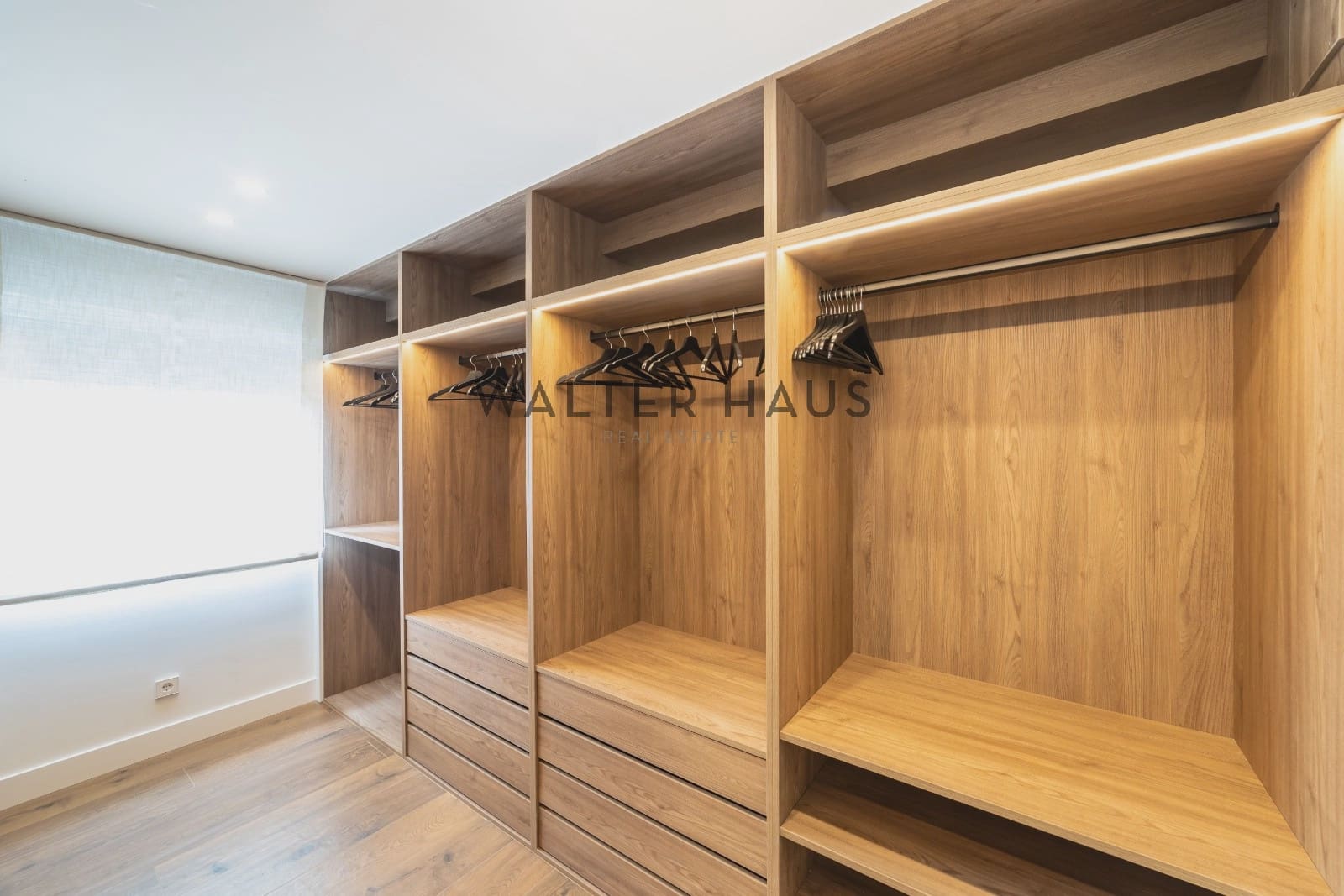 4 quarto Apartamento para arrendar em Madrid cidade com piscina - 6 500 € (Ref: 8613928)
