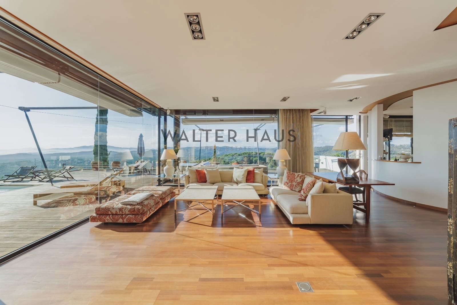 6 bedroom Villa for sale in Lloret de Mar with pool - € 1,990,000 (Ref: 8624396)