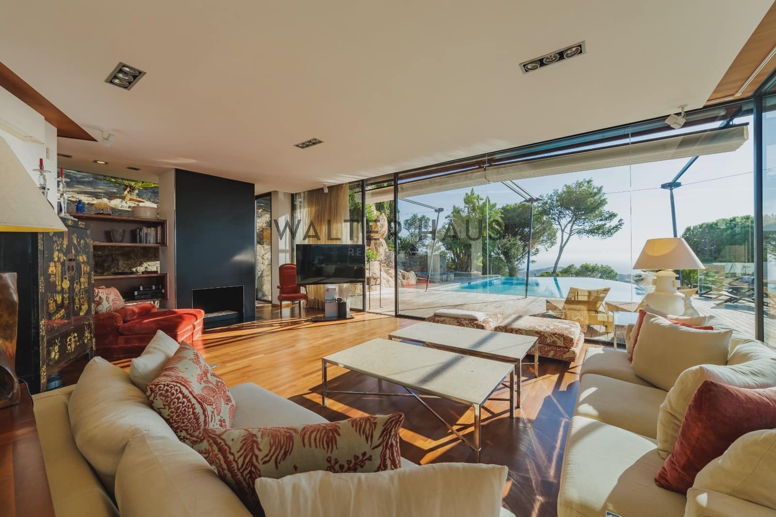 6 bedroom Villa for sale in Lloret de Mar with pool - € 1,990,000 (Ref: 8624396)