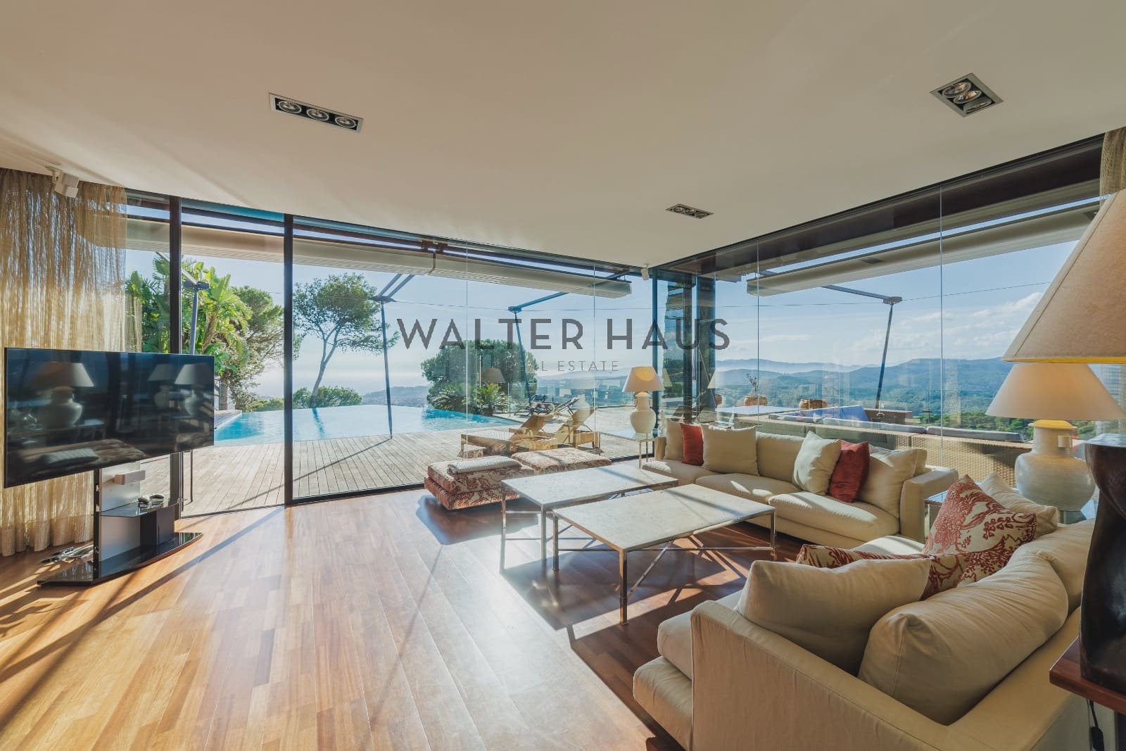 6 bedroom Villa for sale in Lloret de Mar with pool - € 1,990,000 (Ref: 8624396)