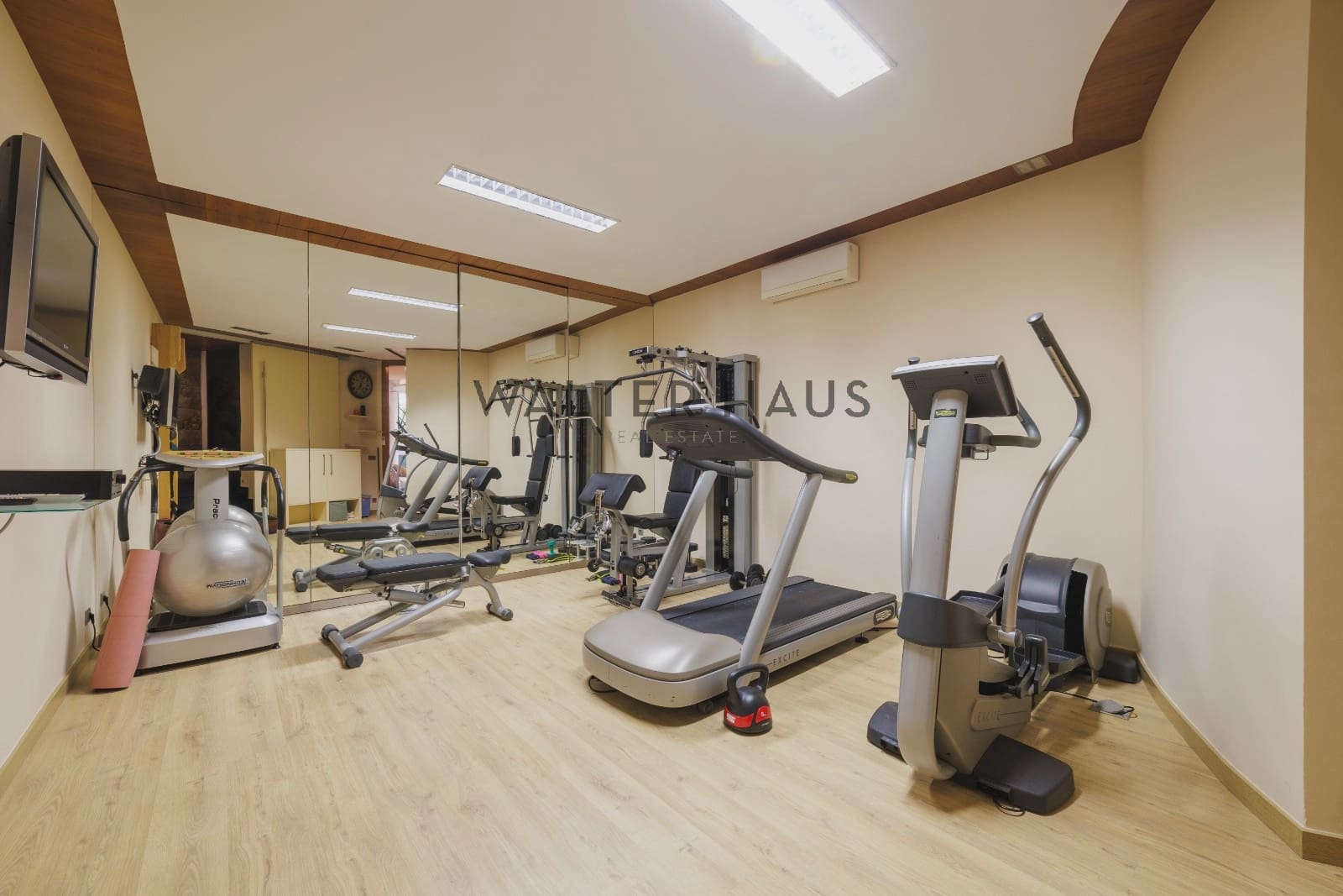 6 bedroom Villa for sale in Lloret de Mar with pool - € 1,990,000 (Ref: 8624396)