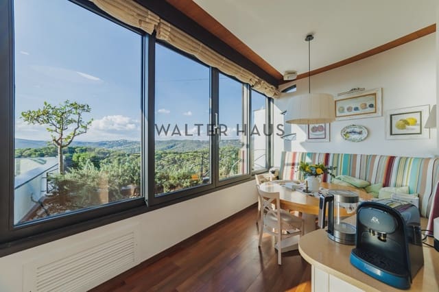 6 bedroom Villa for sale in Roca Grossa, Lloret de Mar with pool - € 1,990,000 (Ref: 8624396)