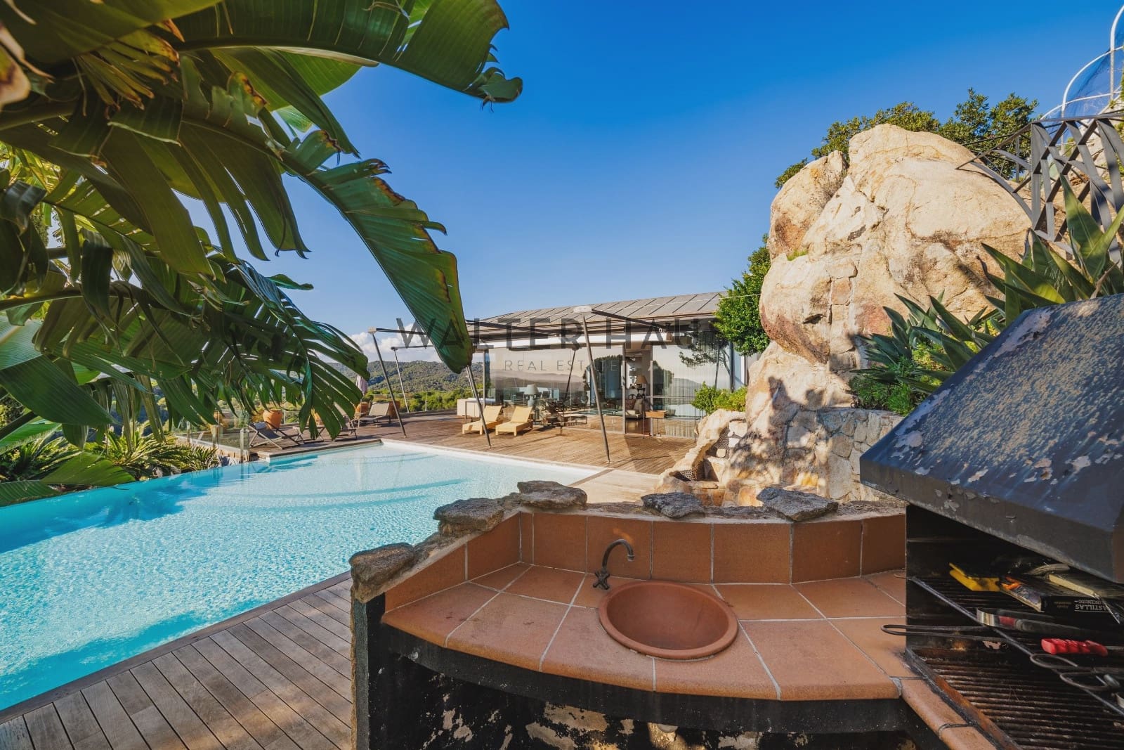 6 bedroom Villa for sale in Lloret de Mar with pool - € 1,990,000 (Ref: 8624396)