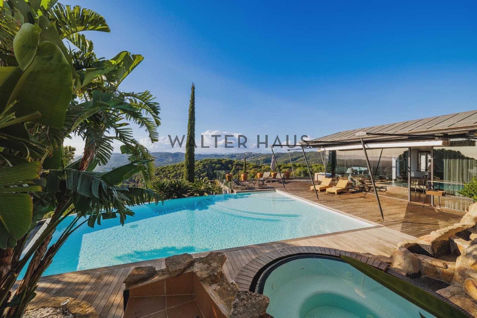 6 bedroom Villa for sale in Lloret de Mar with pool - € 1,990,000 (Ref: 8624396)