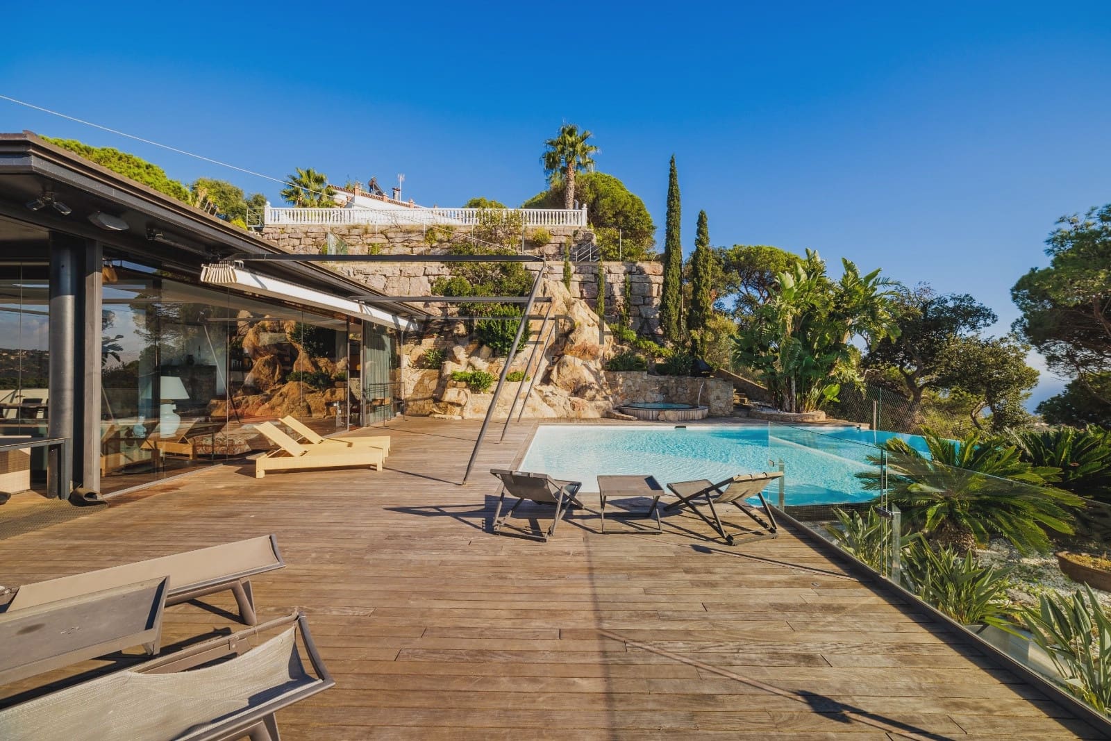 6 bedroom Villa for sale in Lloret de Mar with pool - € 1,990,000 (Ref: 8624396)