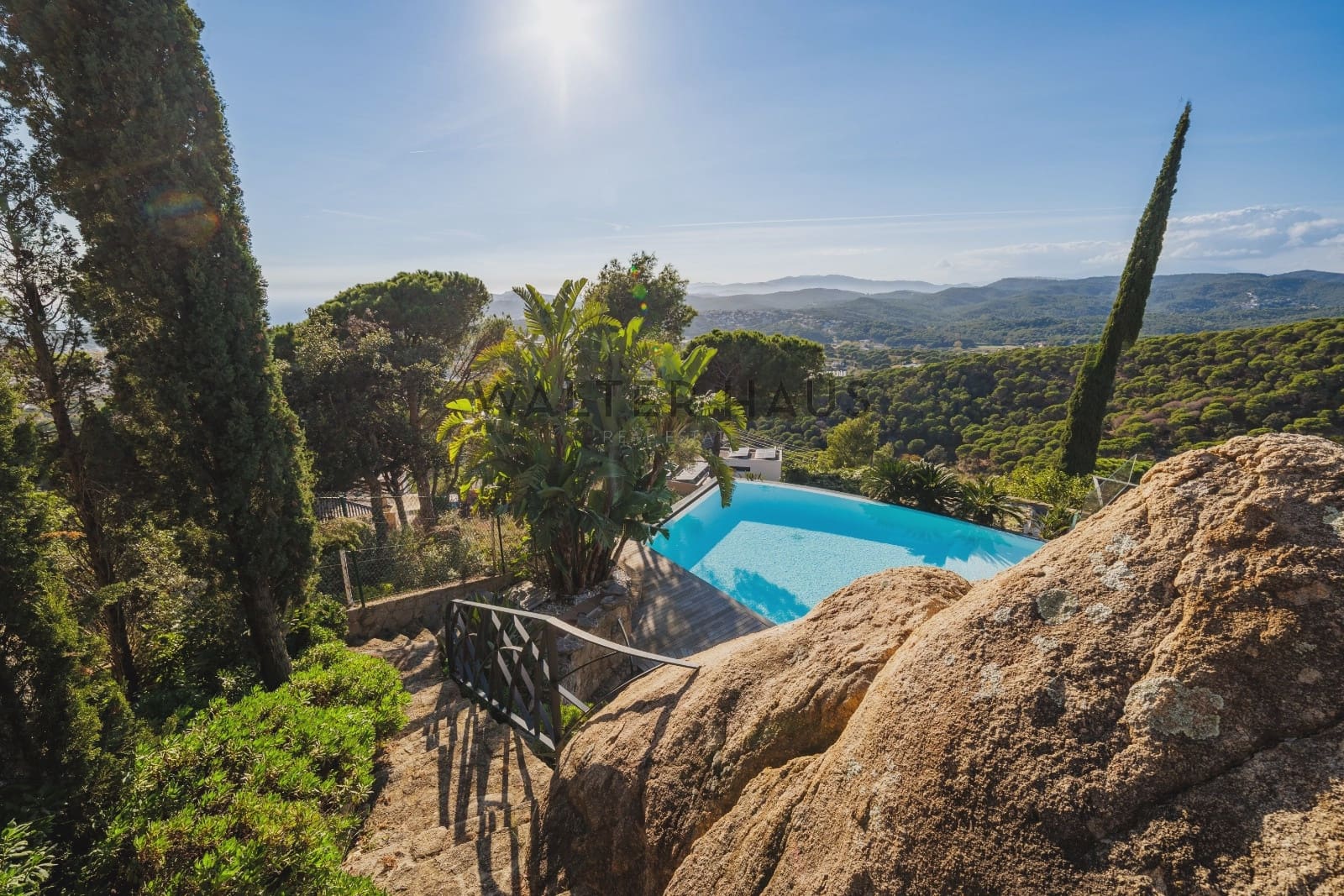 6 bedroom Villa for sale in Lloret de Mar with pool - € 1,990,000 (Ref: 8624396)