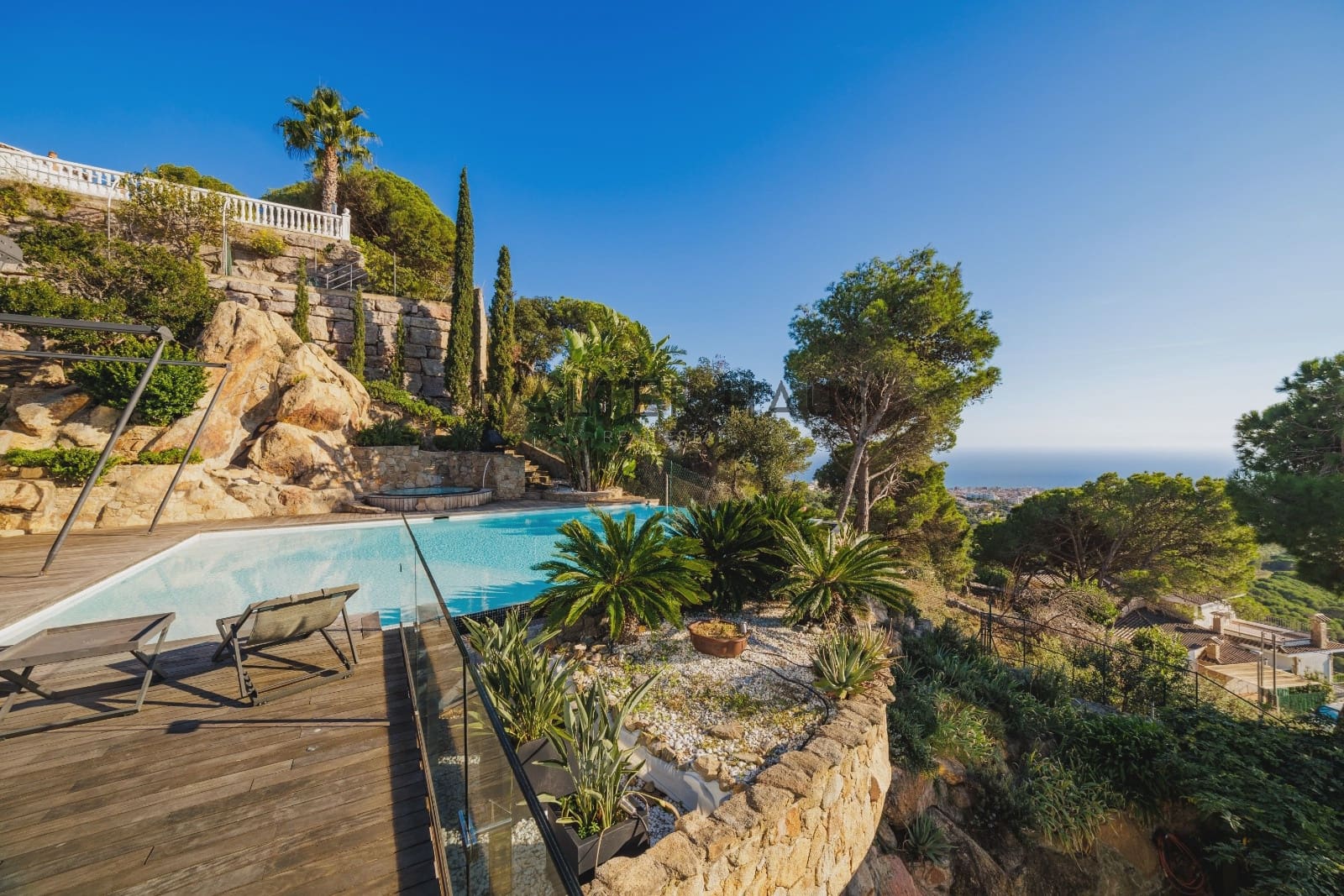6 bedroom Villa for sale in Lloret de Mar with pool - € 1,990,000 (Ref: 8624396)