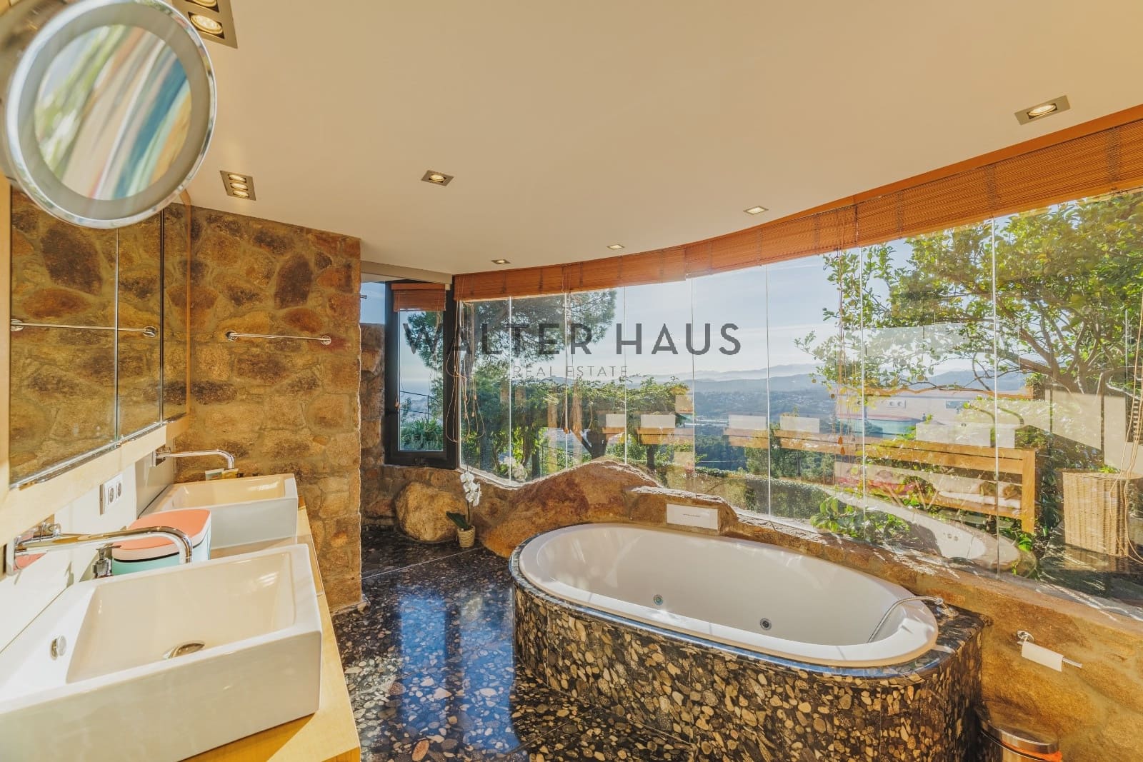 6 bedroom Villa for sale in Lloret de Mar with pool - € 1,990,000 (Ref: 8624396)