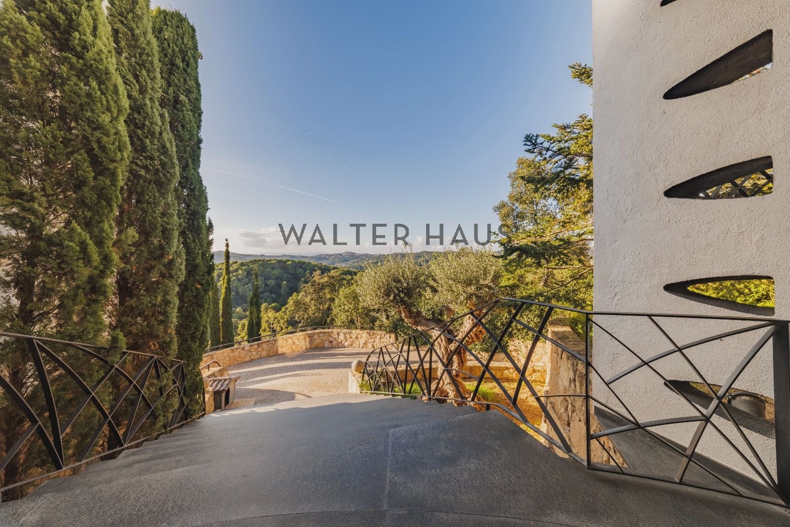 6 bedroom Villa for sale in Lloret de Mar with pool - € 1,990,000 (Ref: 8624396)