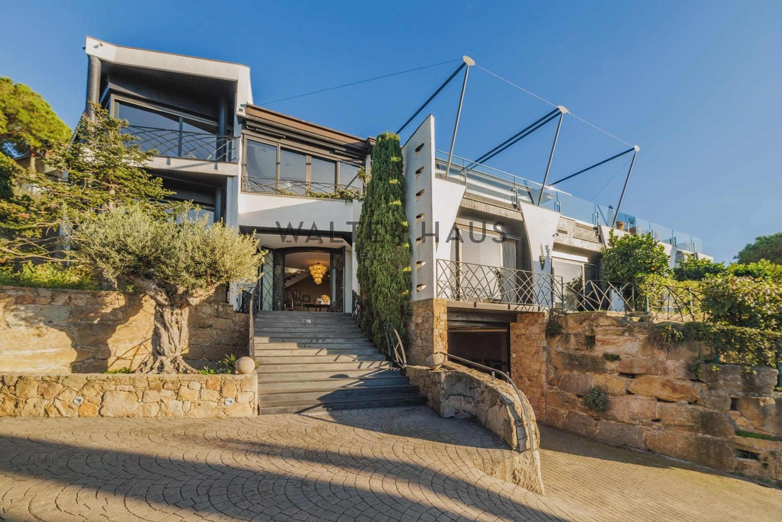 6 bedroom Villa for sale in Lloret de Mar with pool - € 1,990,000 (Ref: 8624396)