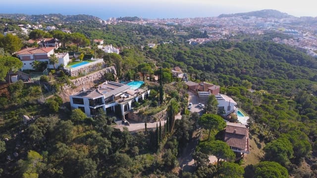 6 bedroom Villa for sale in Roca Grossa, Lloret de Mar with pool - € 1,990,000 (Ref: 8624396)