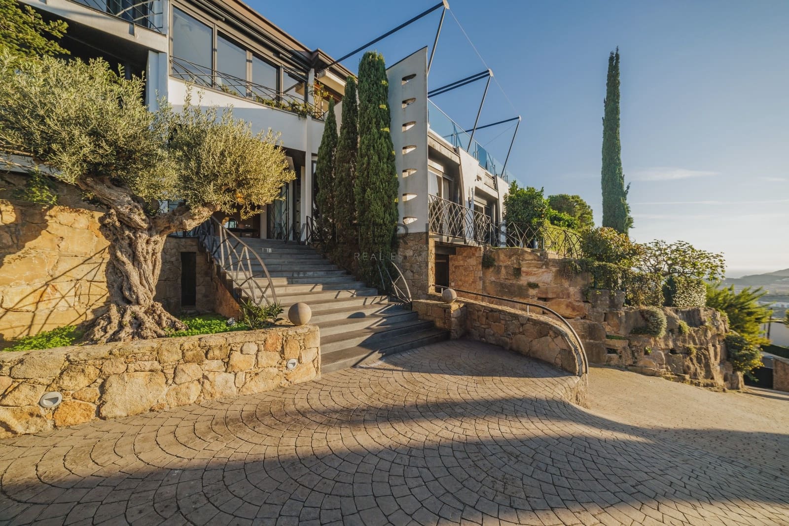 6 bedroom Villa for sale in Lloret de Mar with pool - € 1,990,000 (Ref: 8624396)