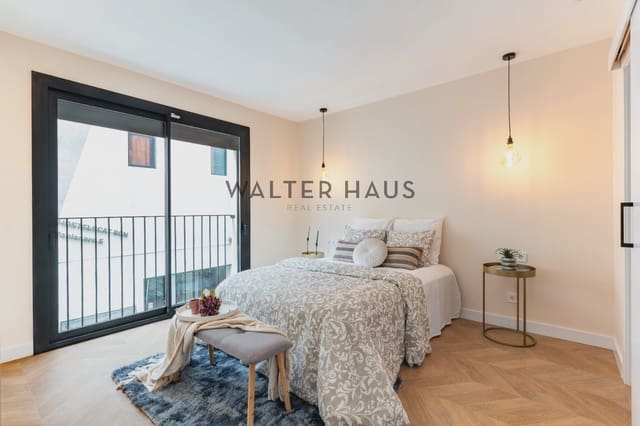 2 bedroom Flat for sale in Sants, Barcelona city - € 649,000 (Ref: 8690705)