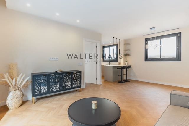 2 bedroom Flat for sale in Sants, Barcelona city - € 649,000 (Ref: 8690705)