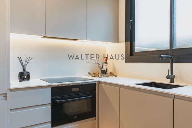 2 bedroom Flat for sale in Sants, Barcelona city - € 649,000 (Ref: 8690705)