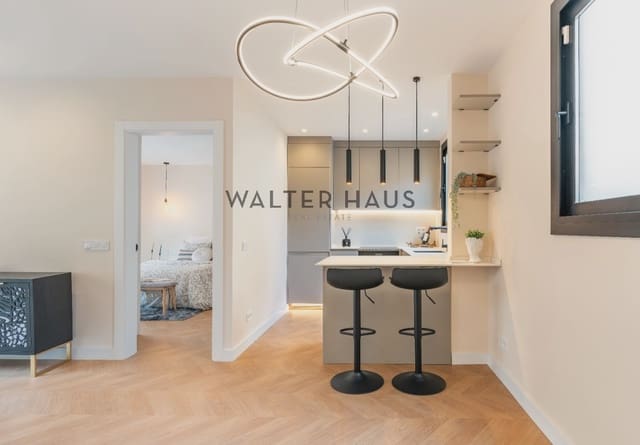 2 bedroom Flat for sale in Sants, Barcelona city - € 649,000 (Ref: 8690705)