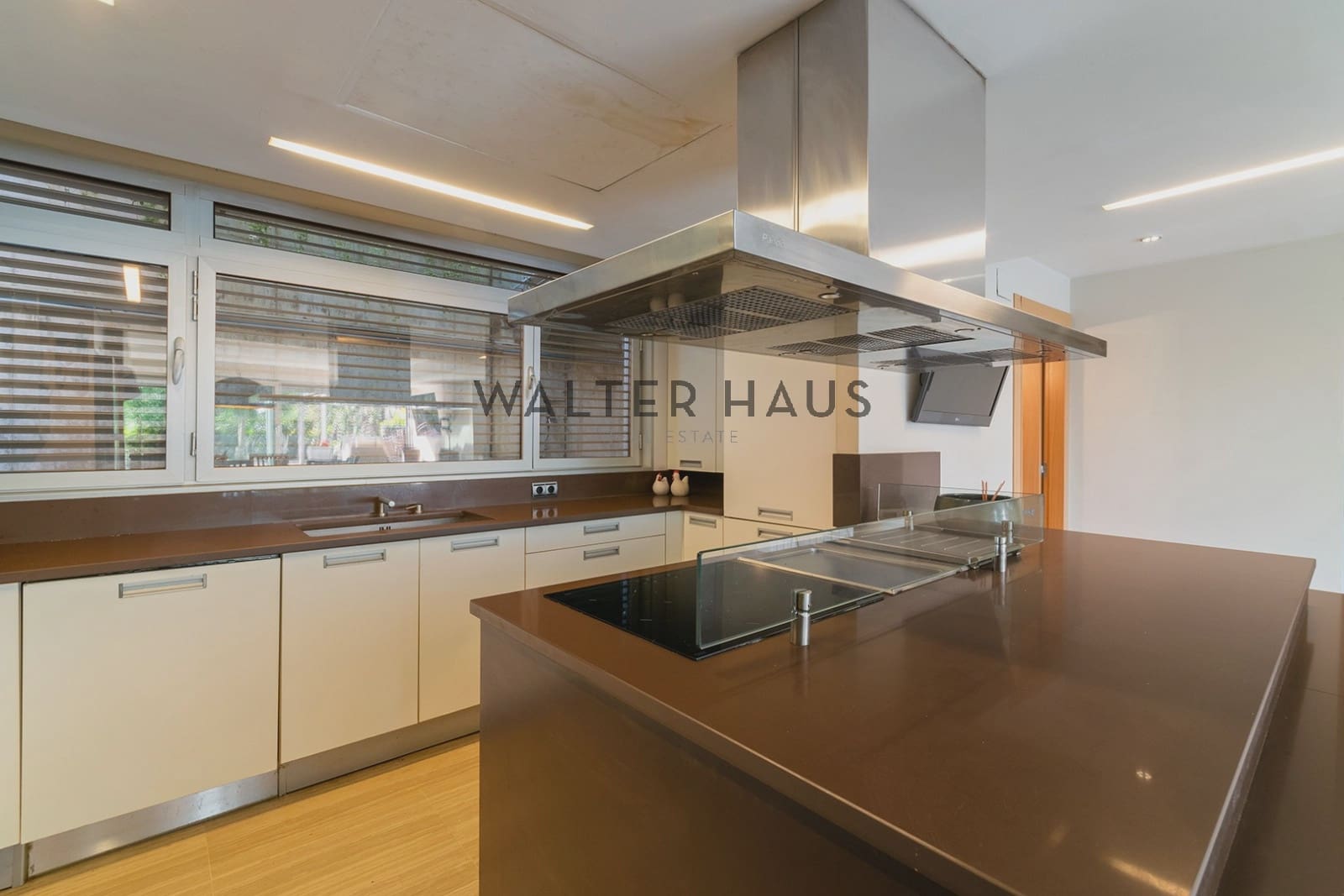 4 soveværelse Villa til salg i Barcelona by med swimmingpool - € 1.950.000 (Ref: 8692136)