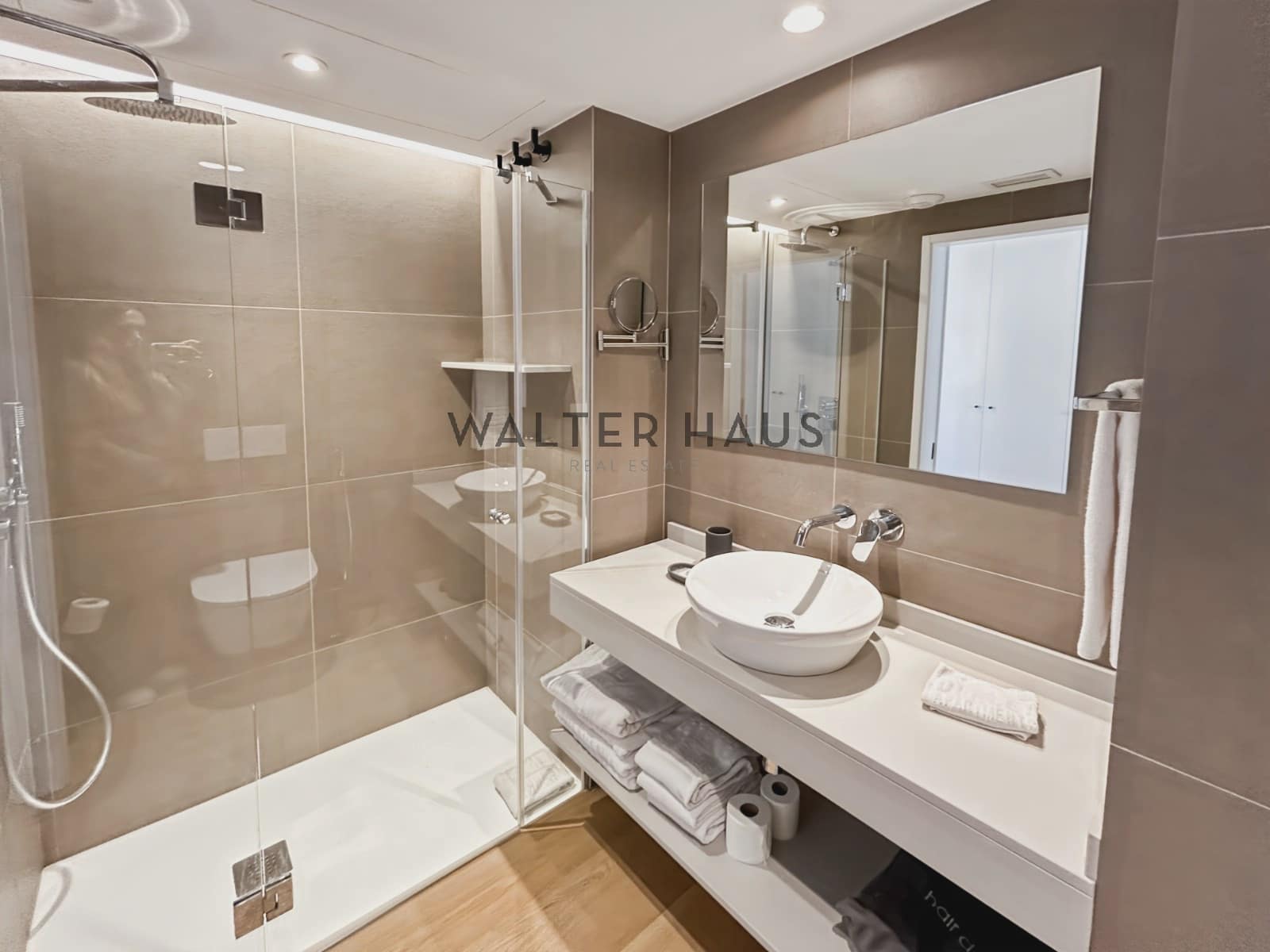 2 soverom Leilighet til leie i Barcelona by med svømmebasseng - € 3 950 (Ref: 8695831)