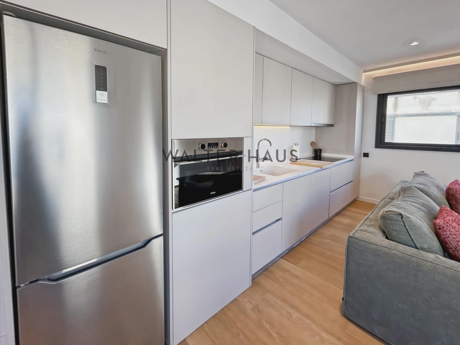 2 soverom Leilighet til leie i Barcelona by med svømmebasseng - € 3 950 (Ref: 8695831)