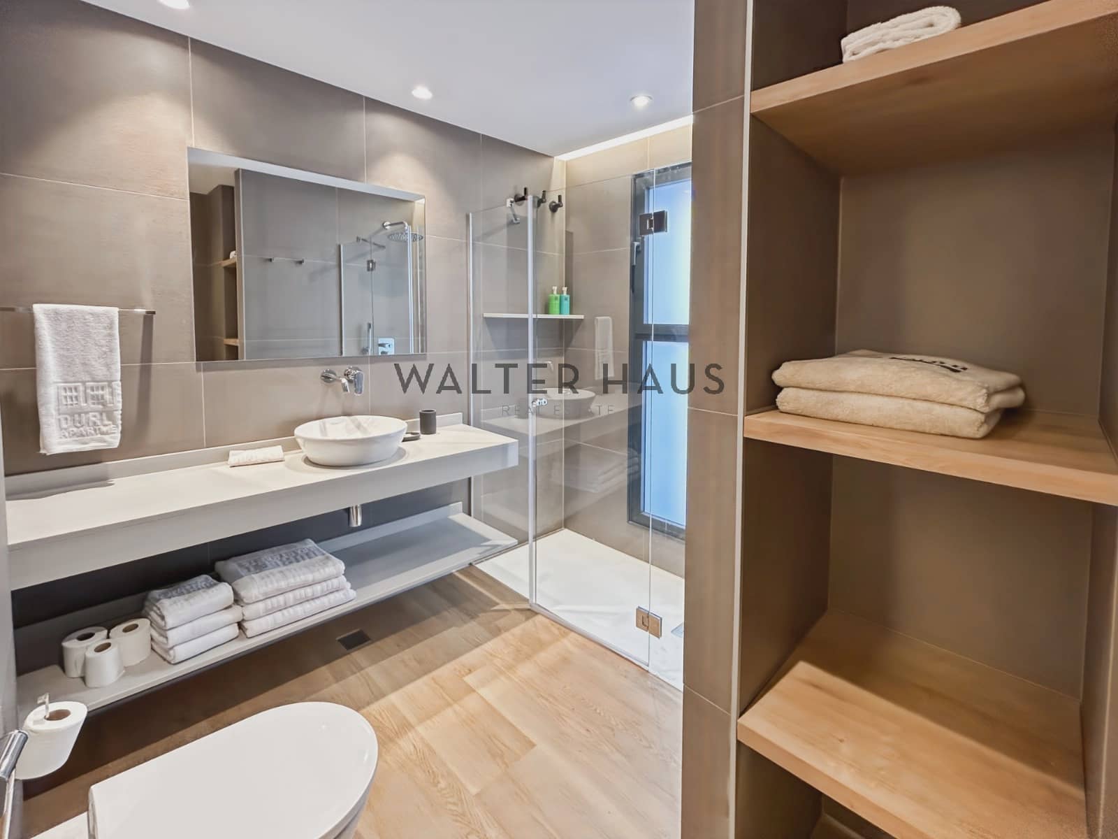 3 soveværelse Lejlighed til leje i Barcelona by med swimmingpool - € 4.700 (Ref: 8697216)