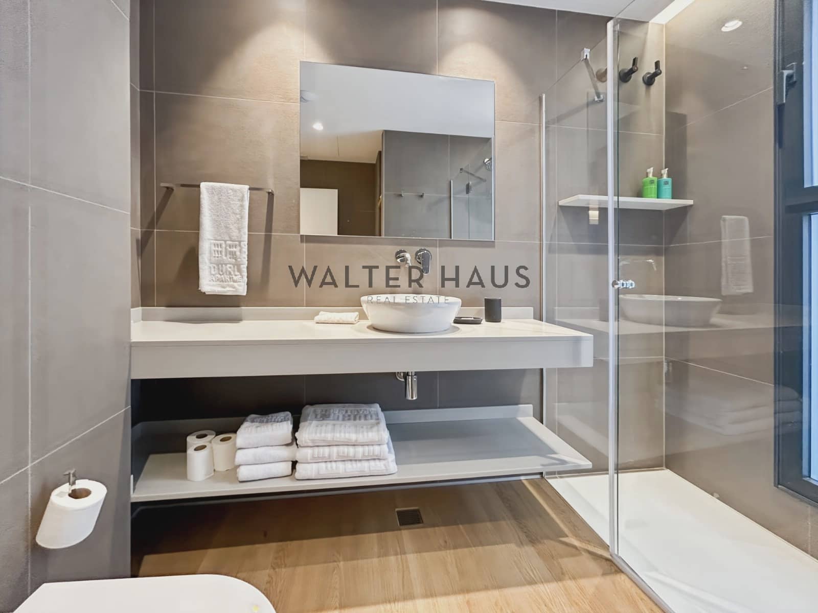 3 soveværelse Lejlighed til leje i Barcelona by med swimmingpool - € 4.700 (Ref: 8697216)