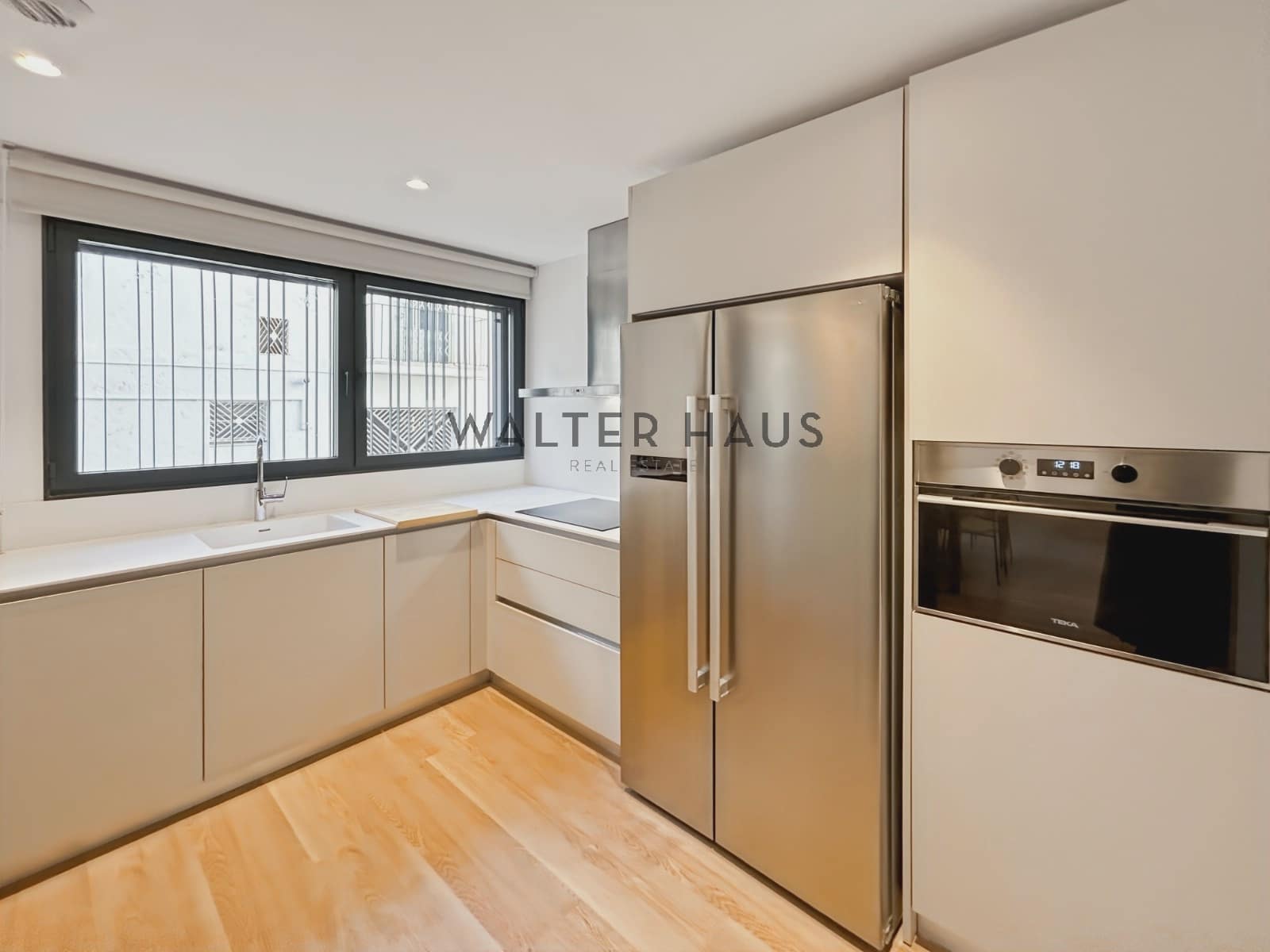 3 soveværelse Lejlighed til leje i Barcelona by med swimmingpool - € 4.700 (Ref: 8697216)