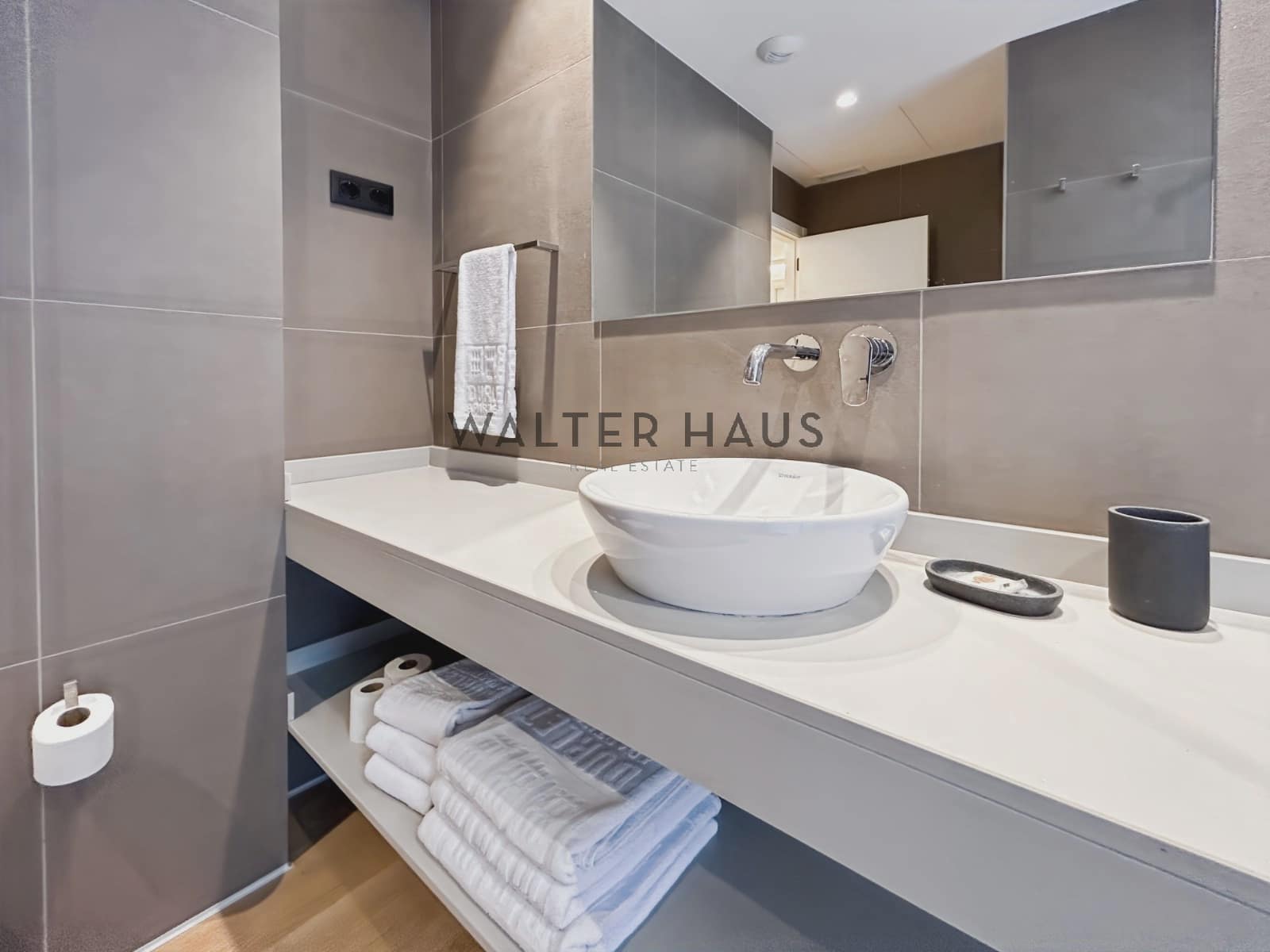 3 soveværelse Lejlighed til leje i Barcelona by med swimmingpool - € 4.700 (Ref: 8697216)