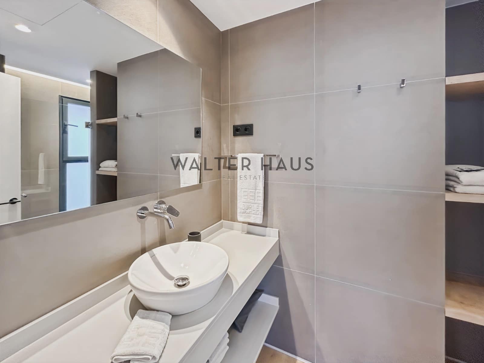 3 soveværelse Lejlighed til leje i Barcelona by med swimmingpool - € 4.700 (Ref: 8697216)