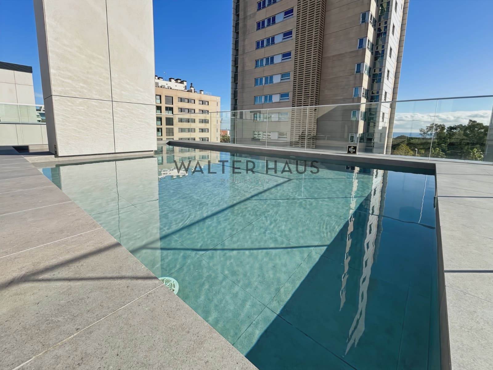 3 soveværelse Lejlighed til leje i Barcelona by med swimmingpool - € 4.700 (Ref: 8697216)