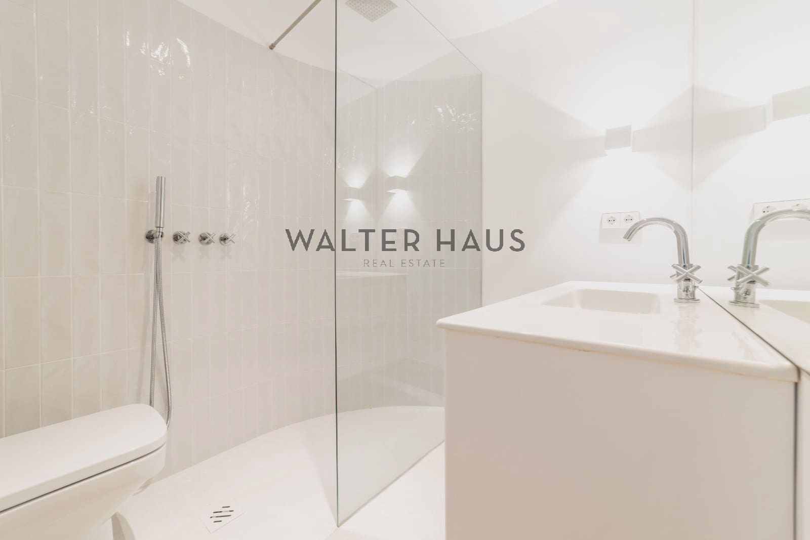 2 soveværelse Lejlighed til salg i Madrid by med swimmingpool - € 899.000 (Ref: 8703188)