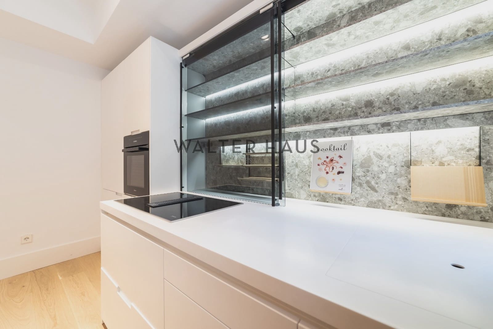 2 soveværelse Lejlighed til salg i Madrid by med swimmingpool - € 899.000 (Ref: 8703188)