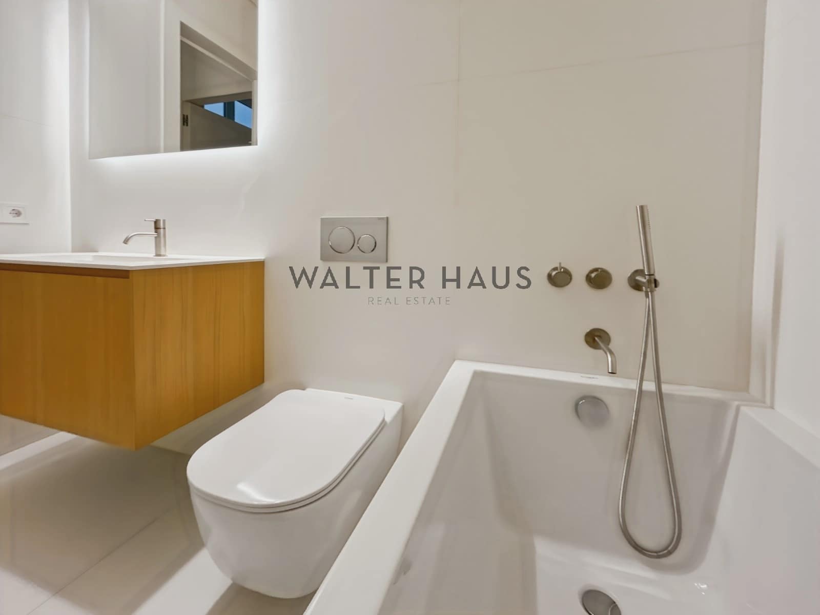 2 soveværelse Lejlighed til leje i Barcelona by med swimmingpool - € 8.000 (Ref: 8703189)