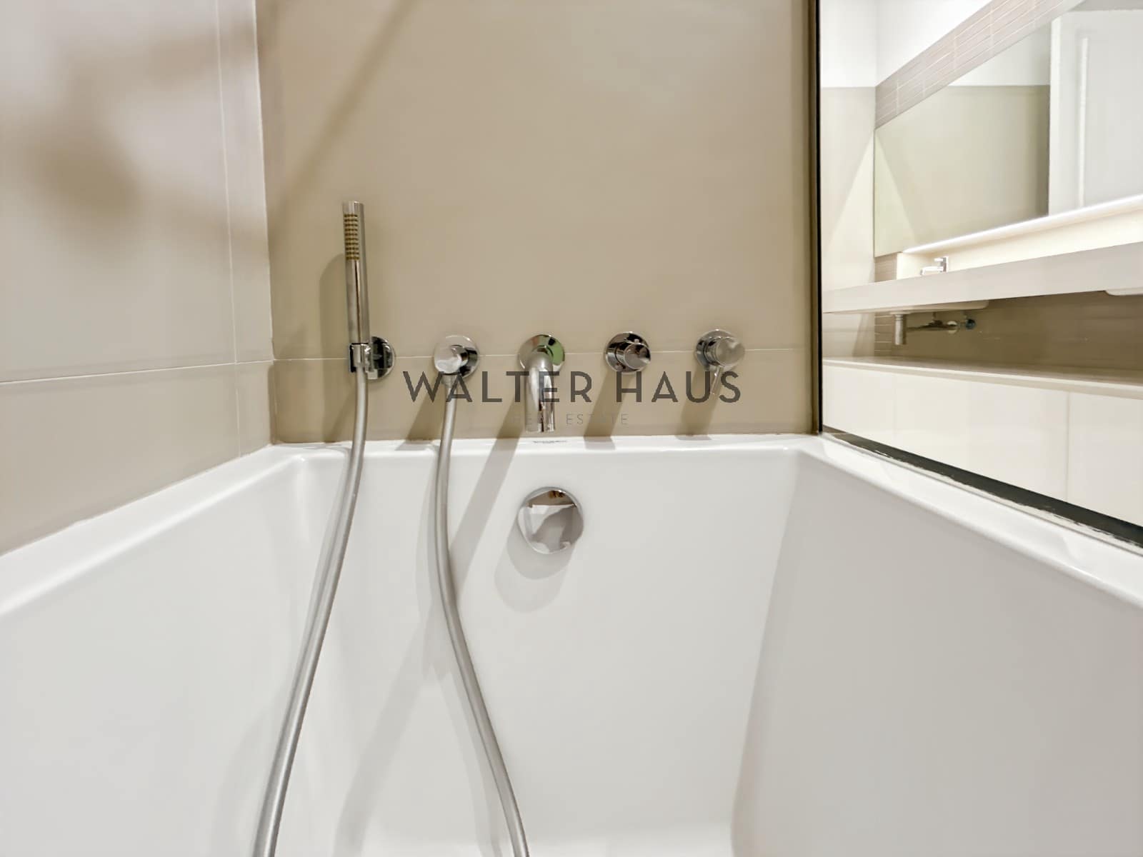 3 sovrum Lägenhet att hyra i Barcelona stad - 9 000 € (Ref: 8703416)