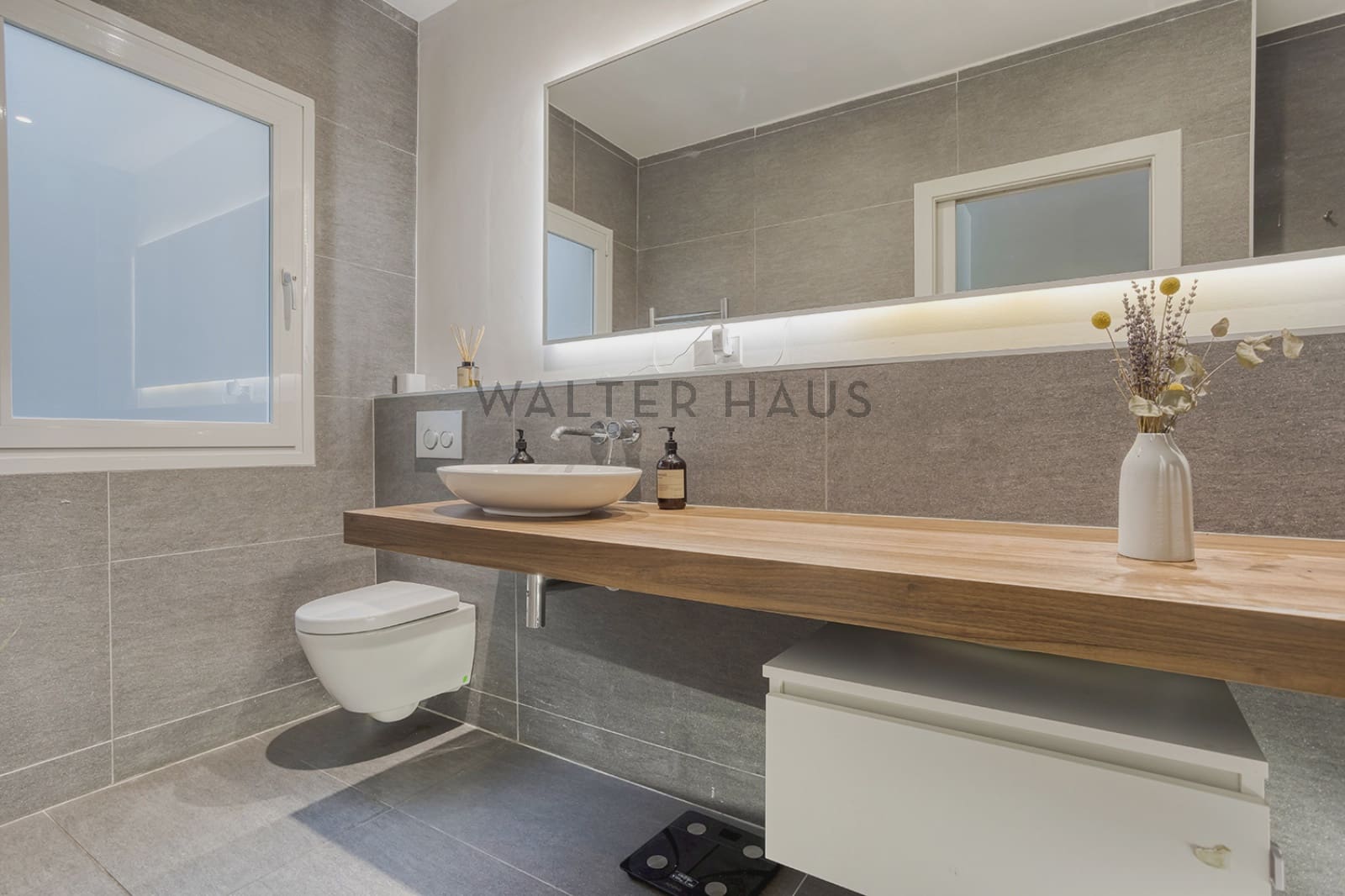 3 bedroom Flat for sale in Barcelona city - € 1,445,000 (Ref: 8708586)