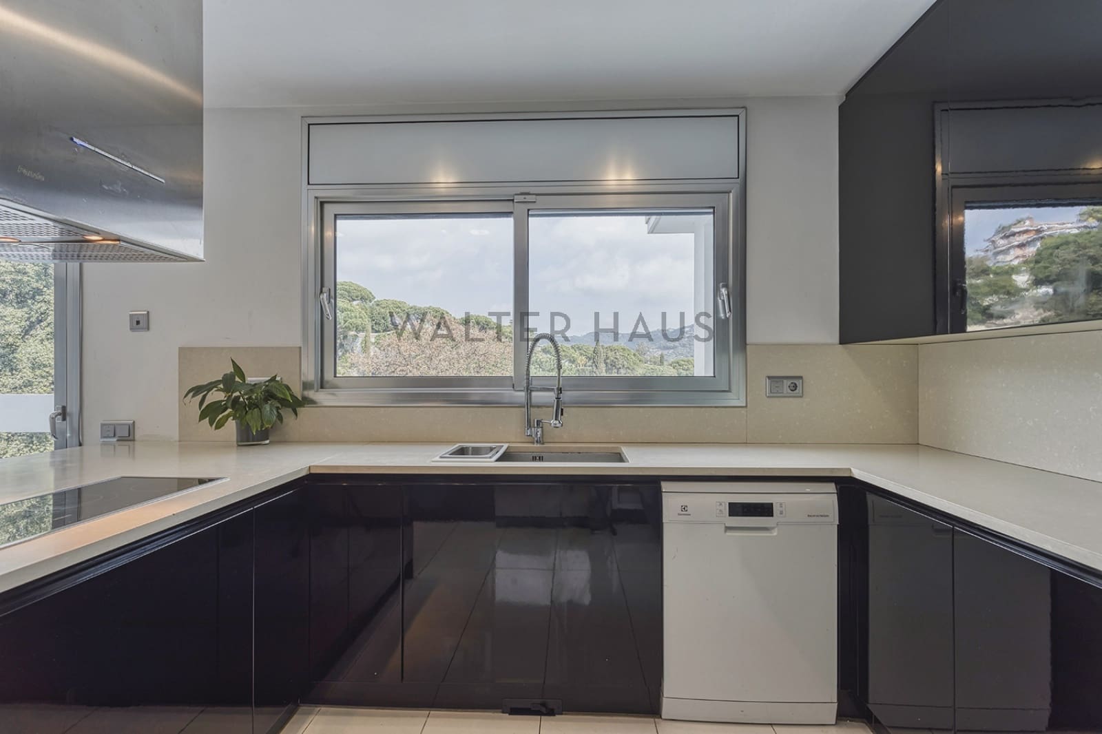 5 soveværelse Villa til leje i Alella - € 7.500 (Ref: 8725937)