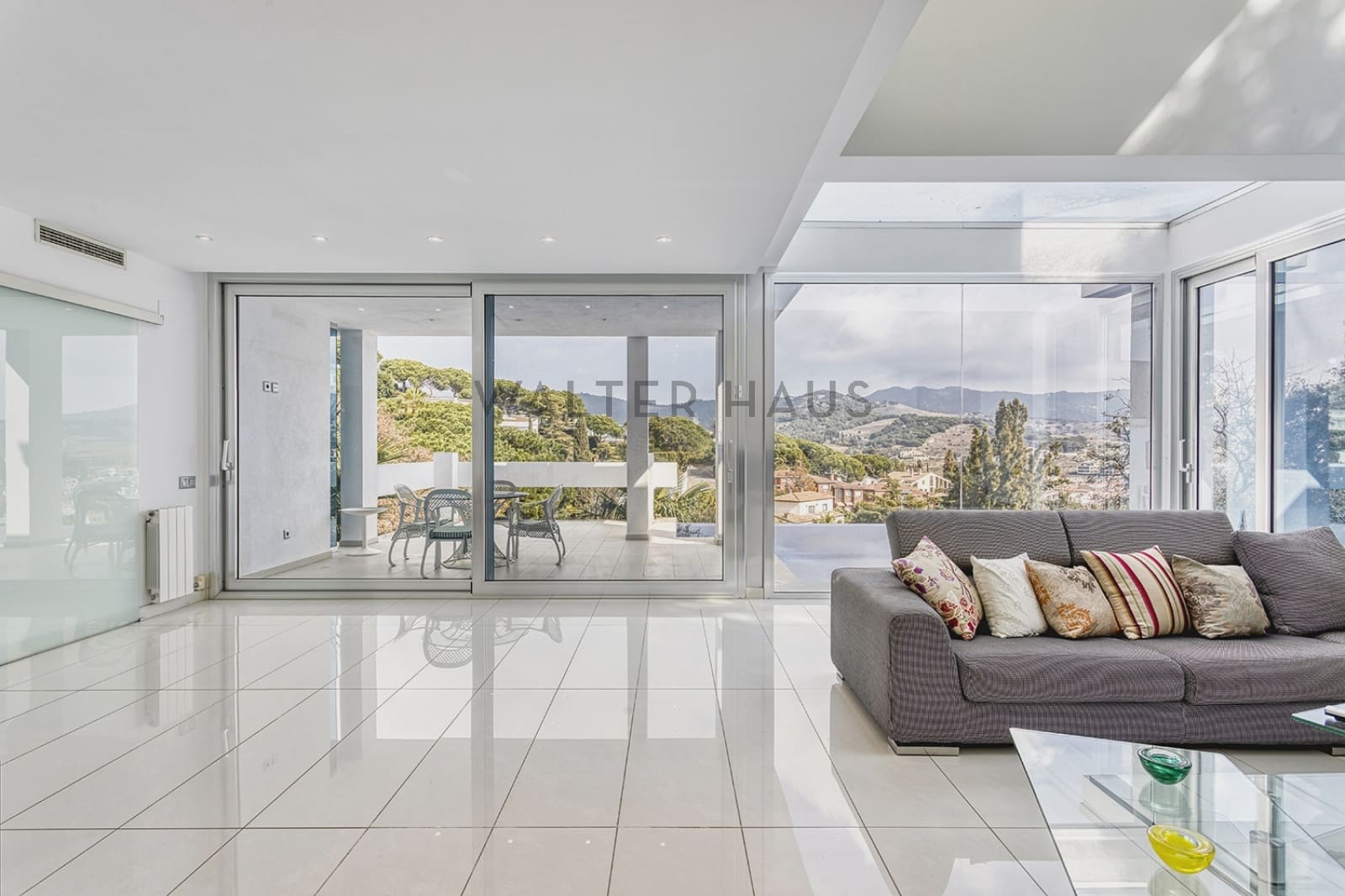 5 soveværelse Villa til leje i Alella - € 7.500 (Ref: 8725937)