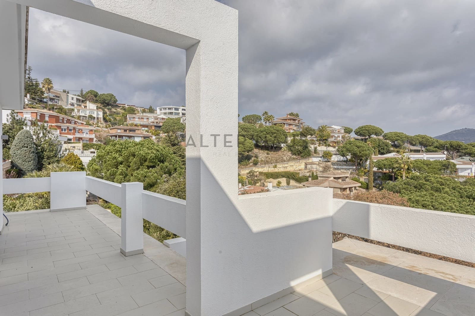 5 soveværelse Villa til leje i Alella - € 7.500 (Ref: 8725937)