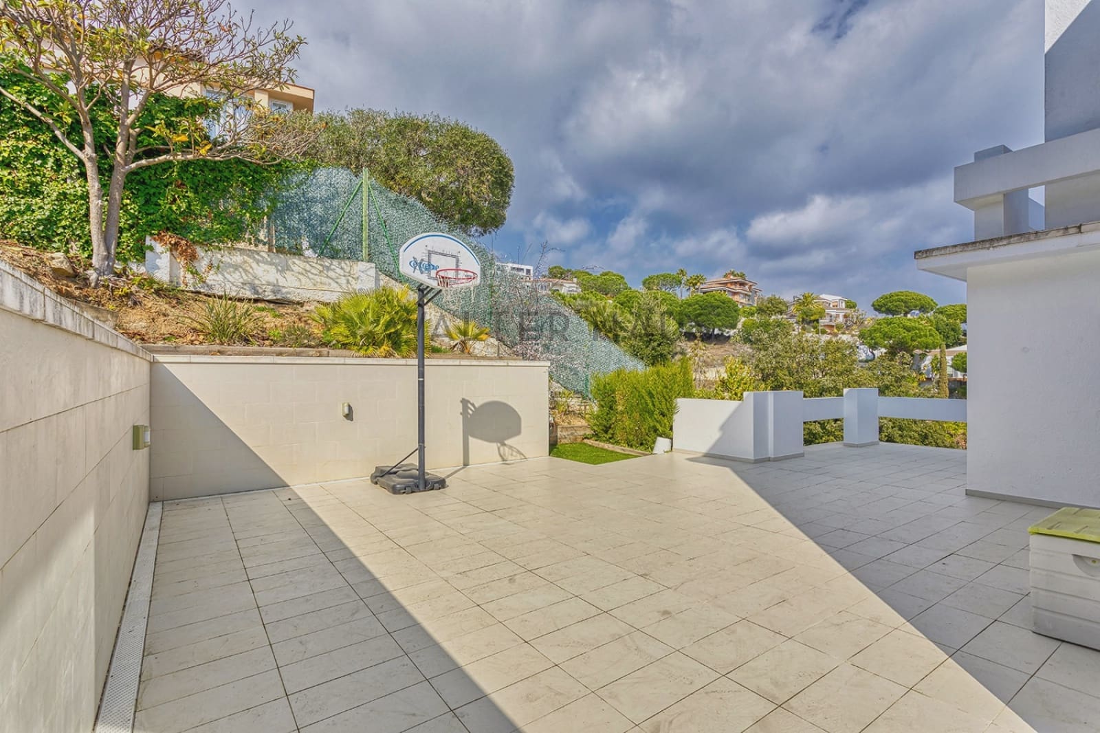 5 soveværelse Villa til leje i Alella - € 7.500 (Ref: 8725937)