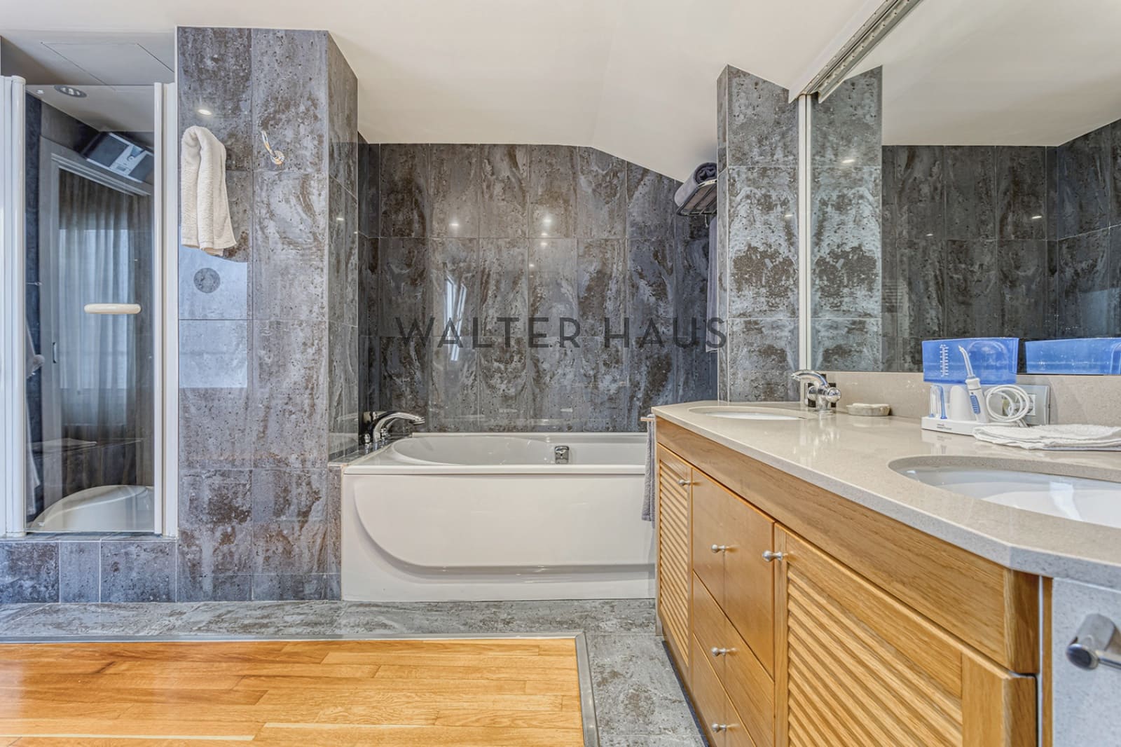 4 soveværelse Lejlighed til salg i Barcelona by med swimmingpool - € 2.500.000 (Ref: 8829927)