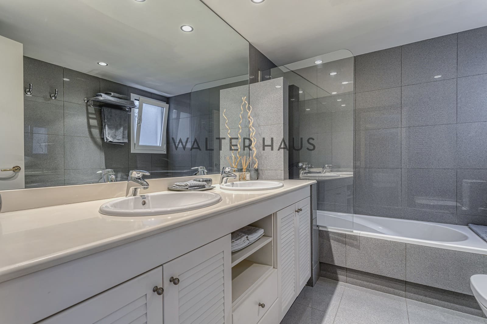 4 soveværelse Lejlighed til salg i Barcelona by med swimmingpool - € 2.500.000 (Ref: 8829927)