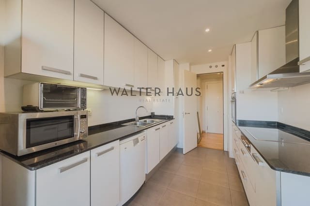 Appartement de 3 chambres à louer à La Vila Olímpica del Poblenou, Barcelone ville - 3 000 € (Ref: 8895947)