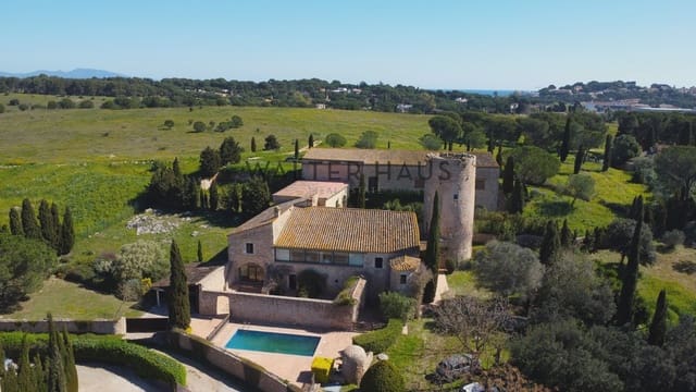 5 bedroom Villa for sale in L'Escala with pool - € 1,800,000 (Ref: 8935970)